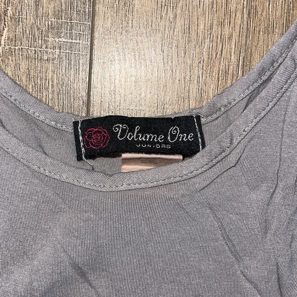 ☀️ 3/$15 ☀️ Ruffle textured Tank - Picture 3 of 4